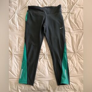 Nike Dri fit 
Cropped pant
Like new